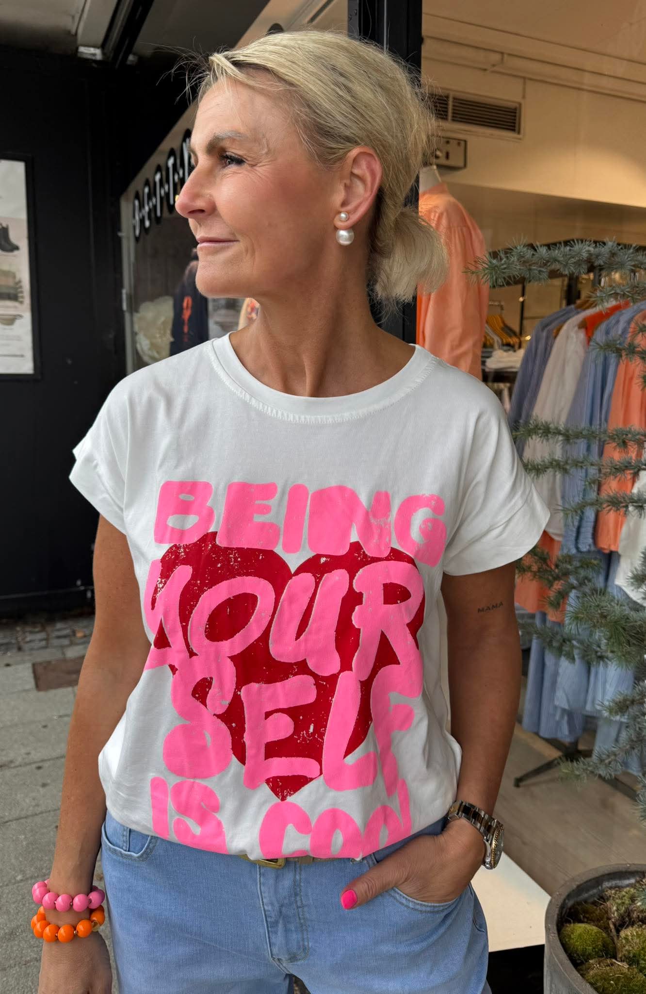 Being Yourself T-shirt - White/Coral