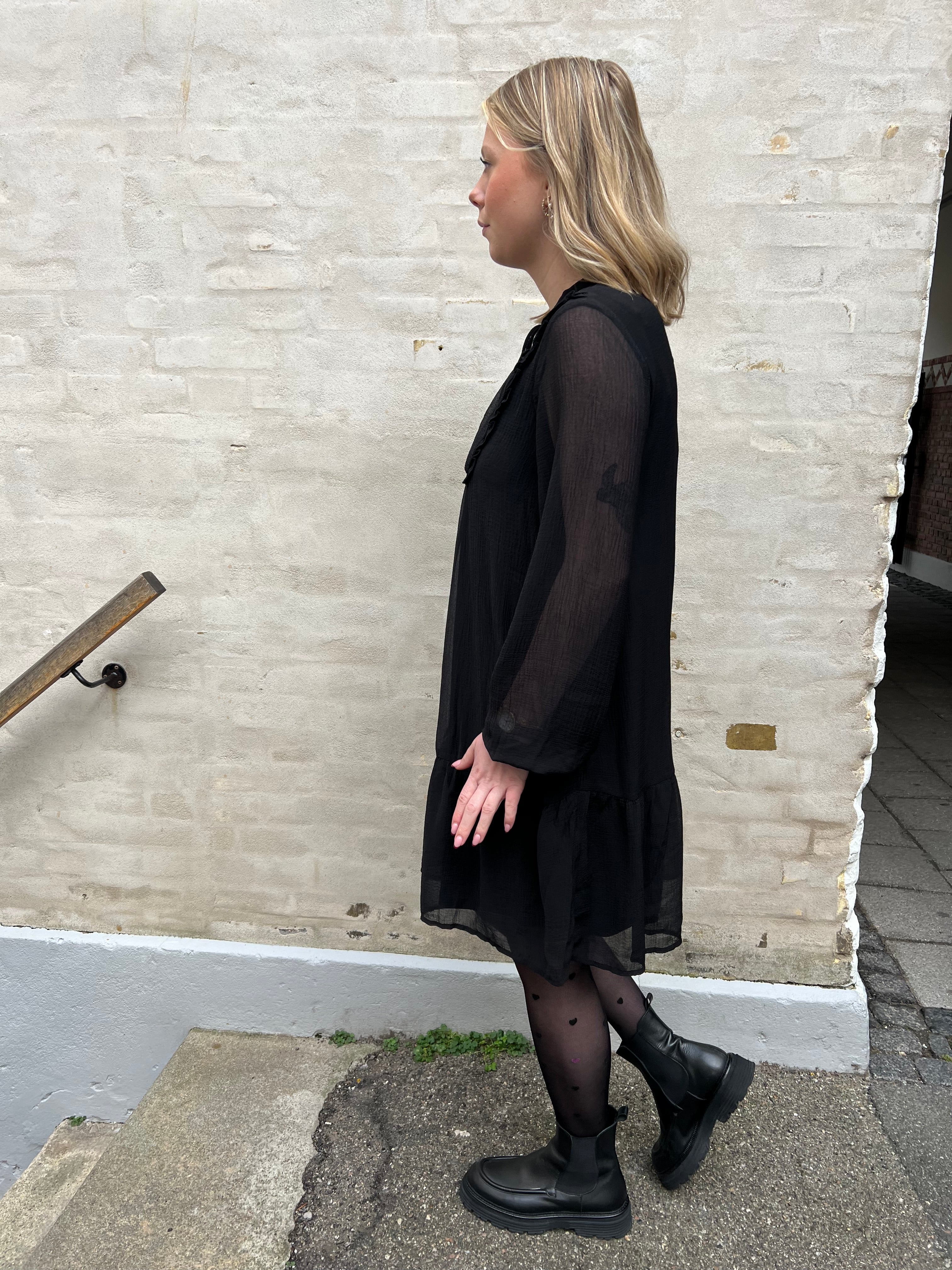 LINEA LS KORT KLÄNNING - Svart