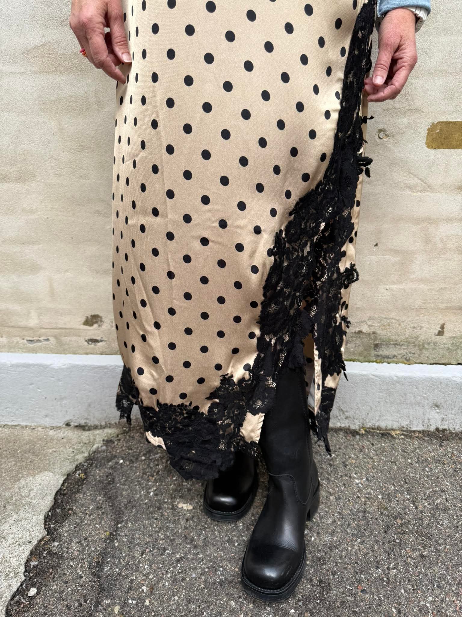 DahliaGO Mi Dress - Latte Black Dots