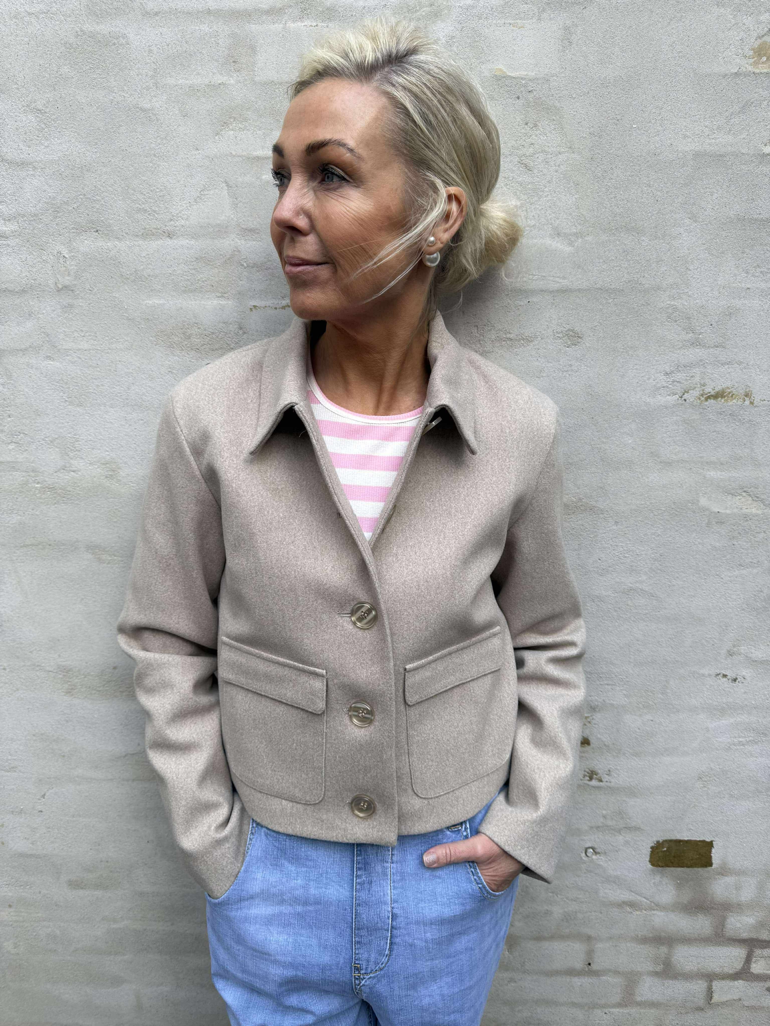 CALLIE LIFE SHORT JACKA - Rökelse Melange