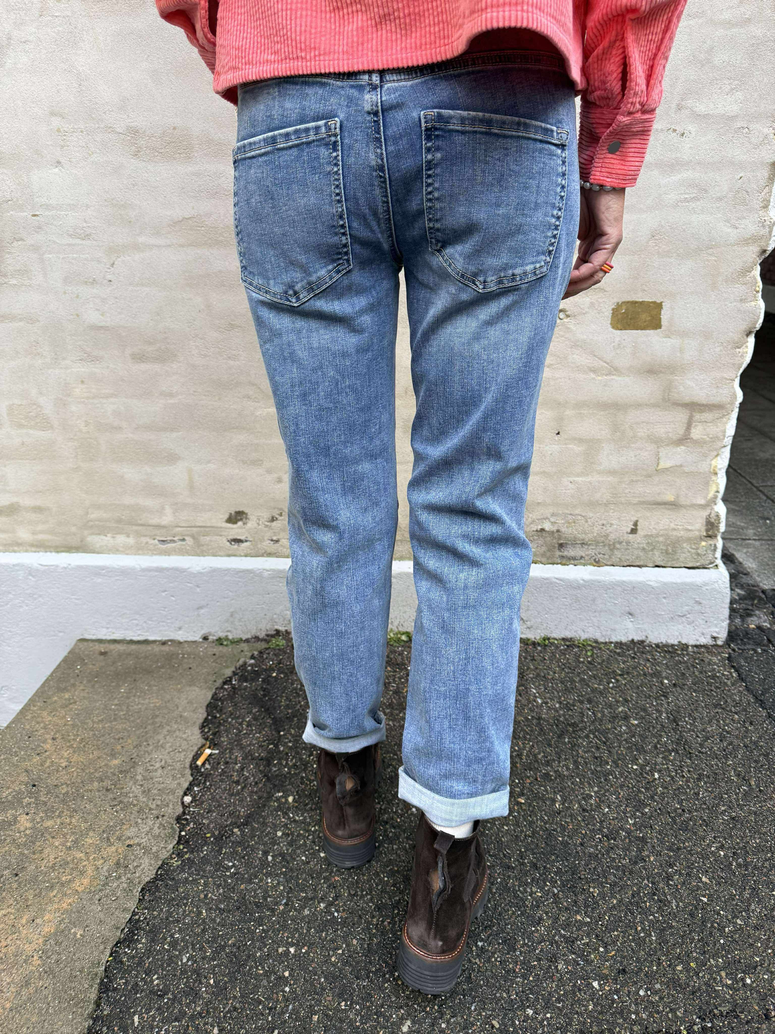 Charlie Boyfriend Jeans - Medium Random Wash