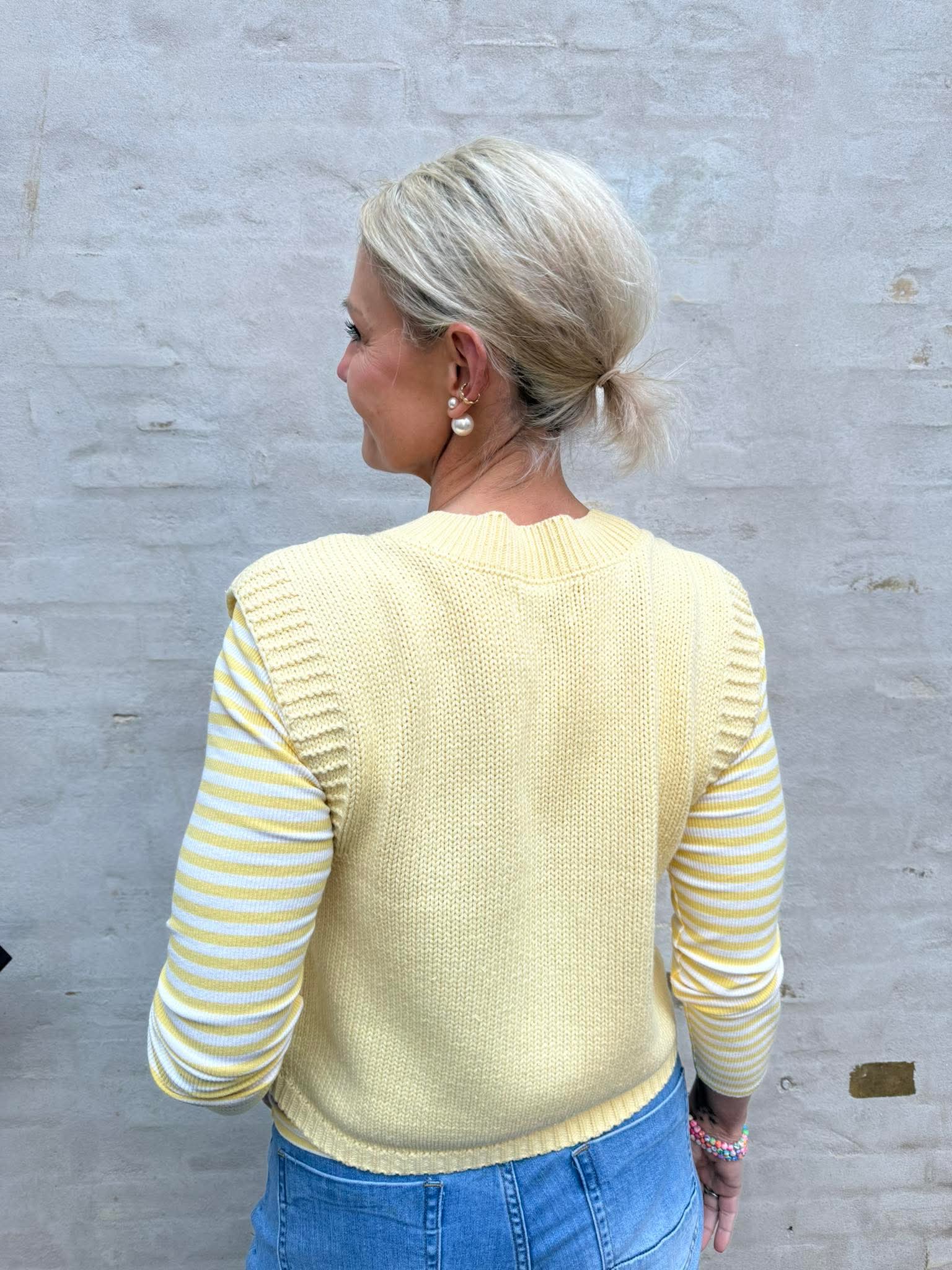 ANNALIZE SL O-HALS KABELVÄST - Double Cream W. HORN KNAPP