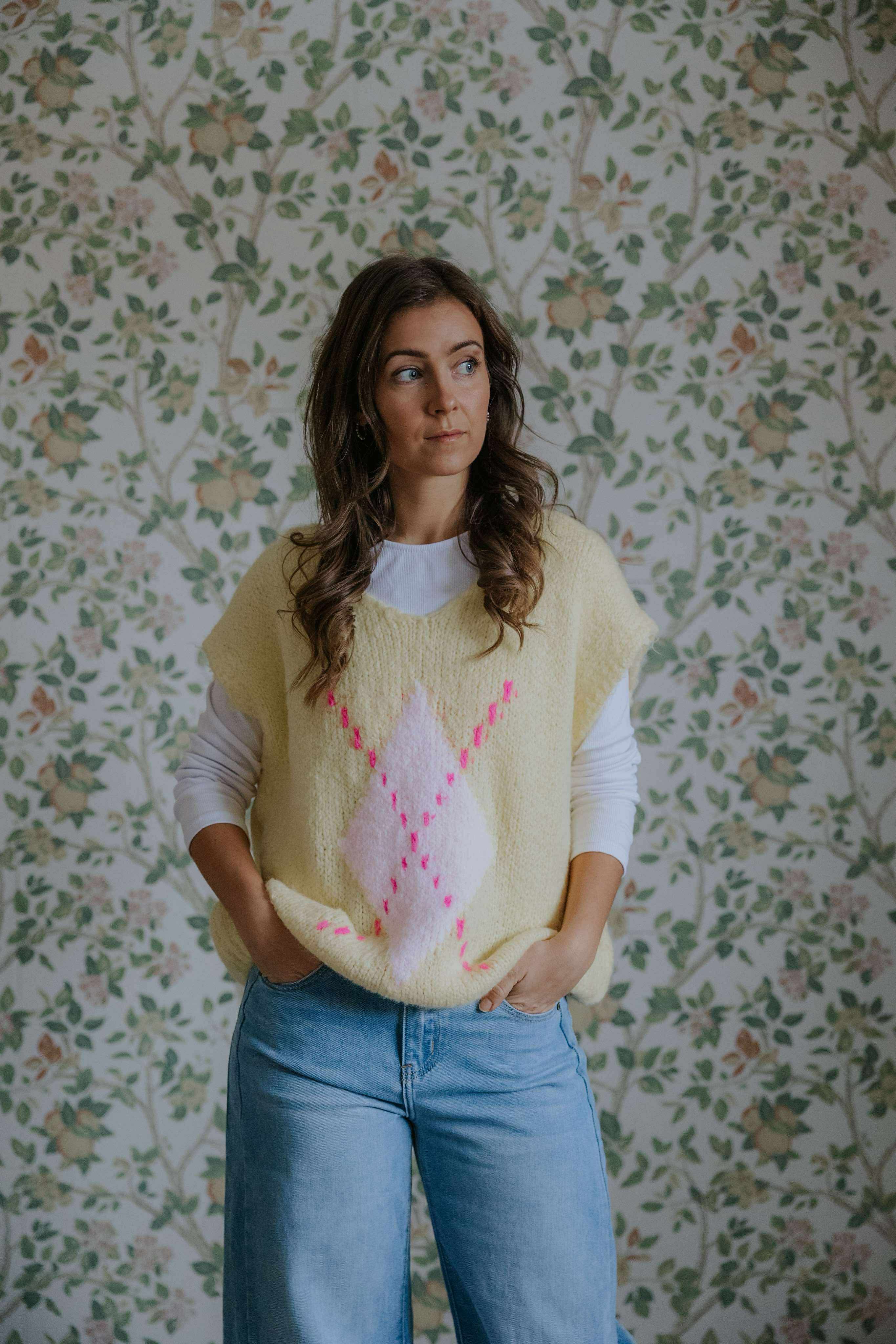 Viola Stickad Väst - Gul