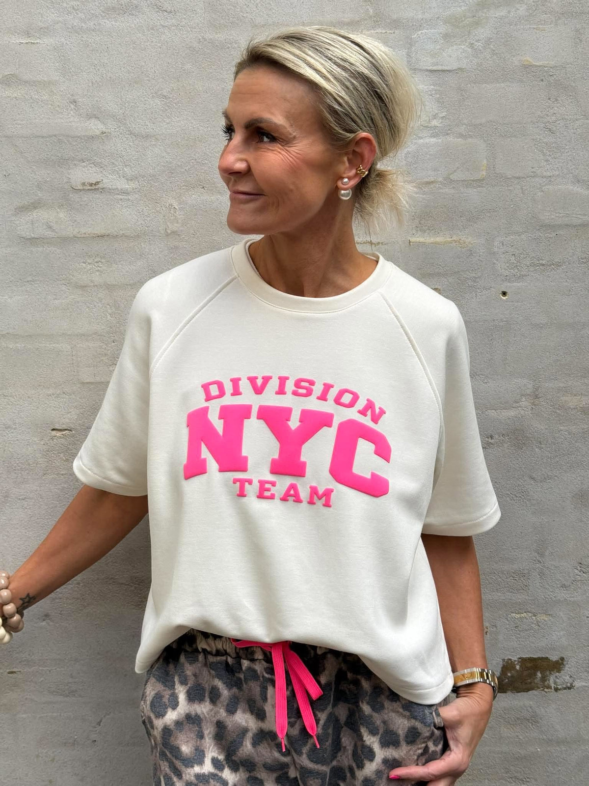 NYC Tee - White/Pink Neon