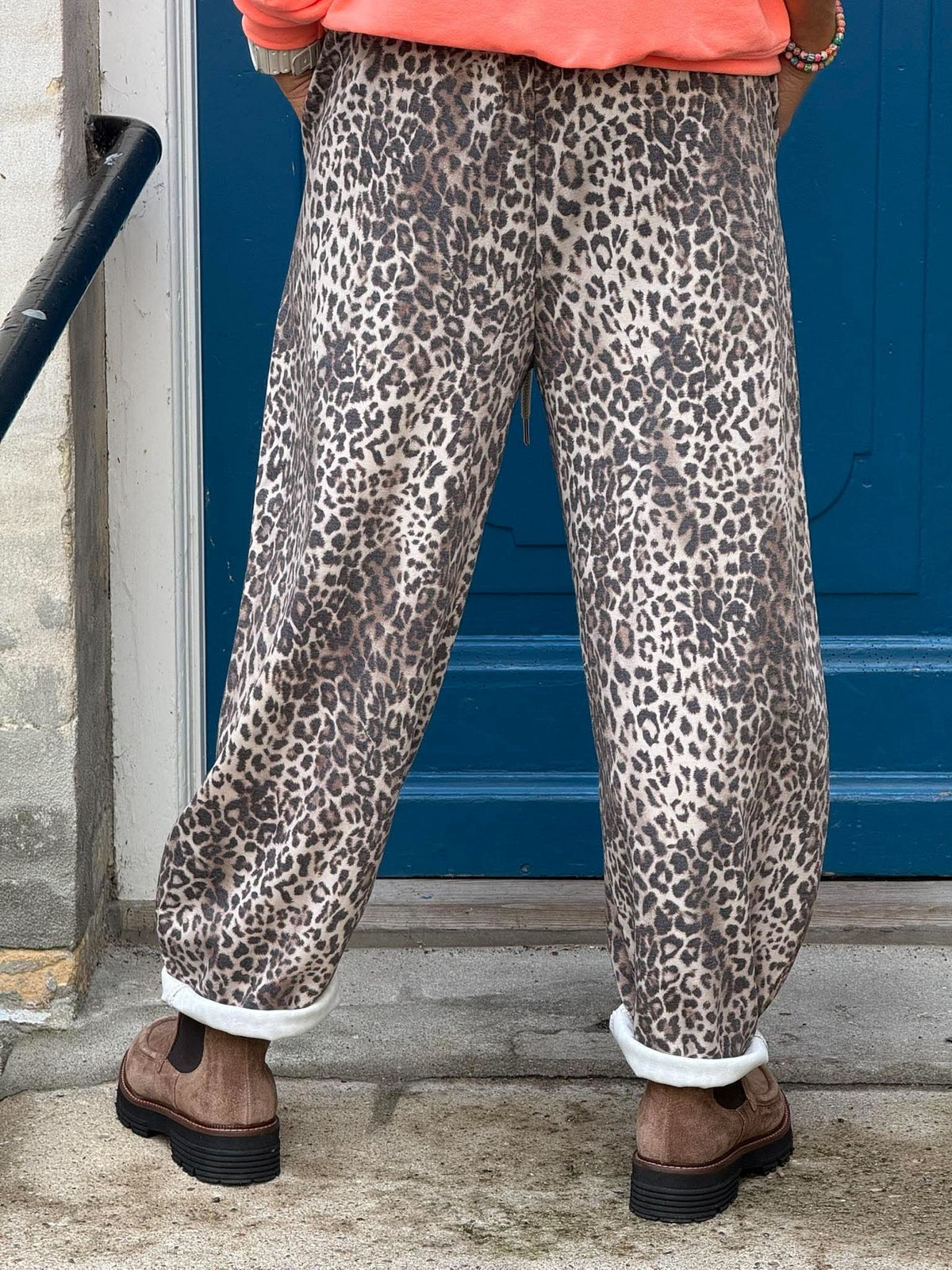 Very Leo Sweatpants - Off White/Black/Beige