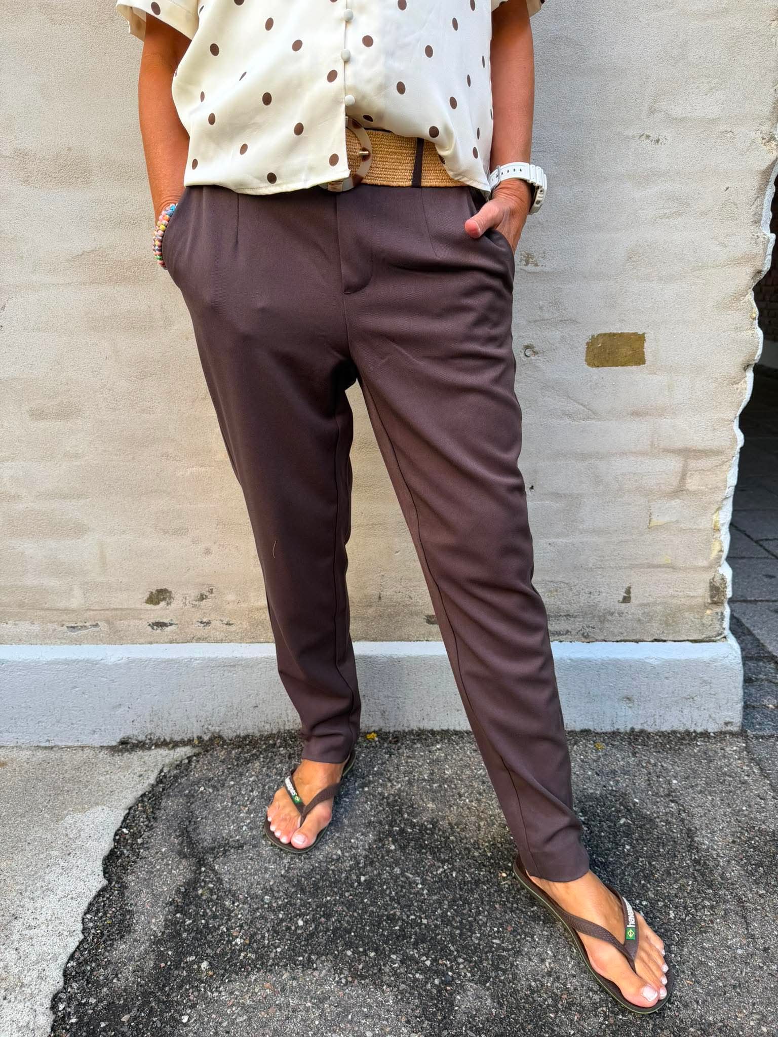 Lisa Slim Pant - Seal Brown