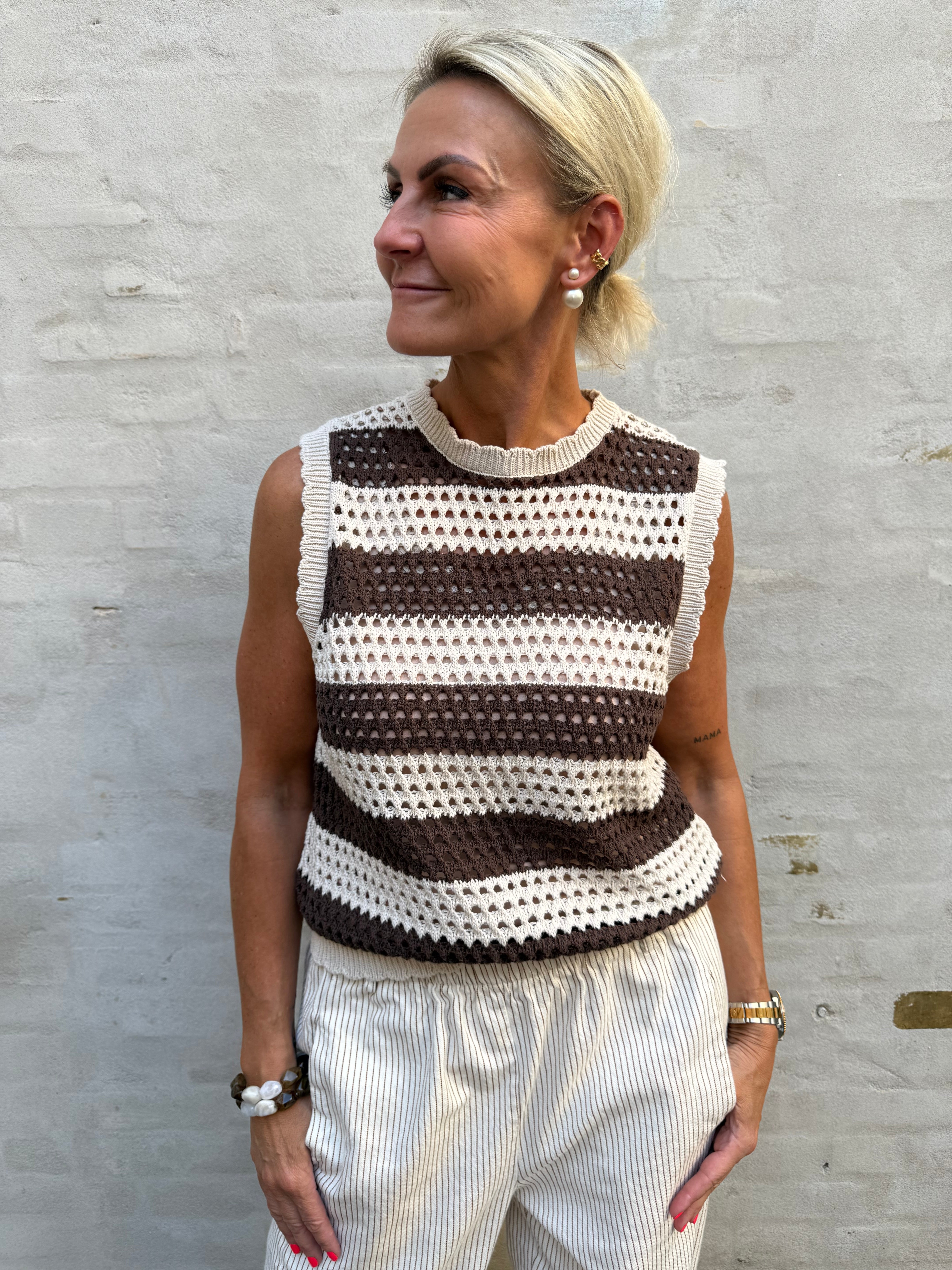Manga Vest - Off white-Dark Brown