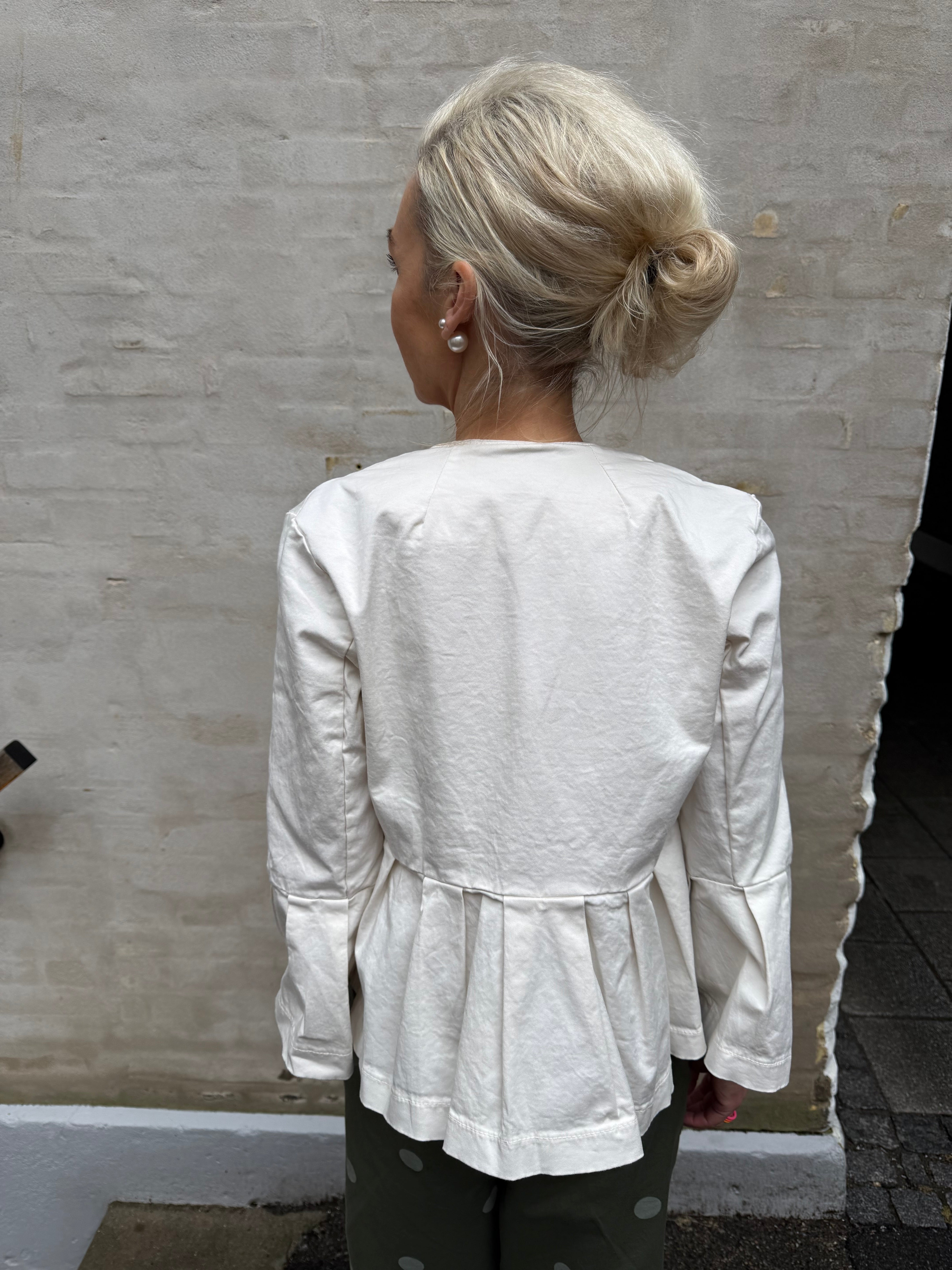 Francesca Jacka - Off White