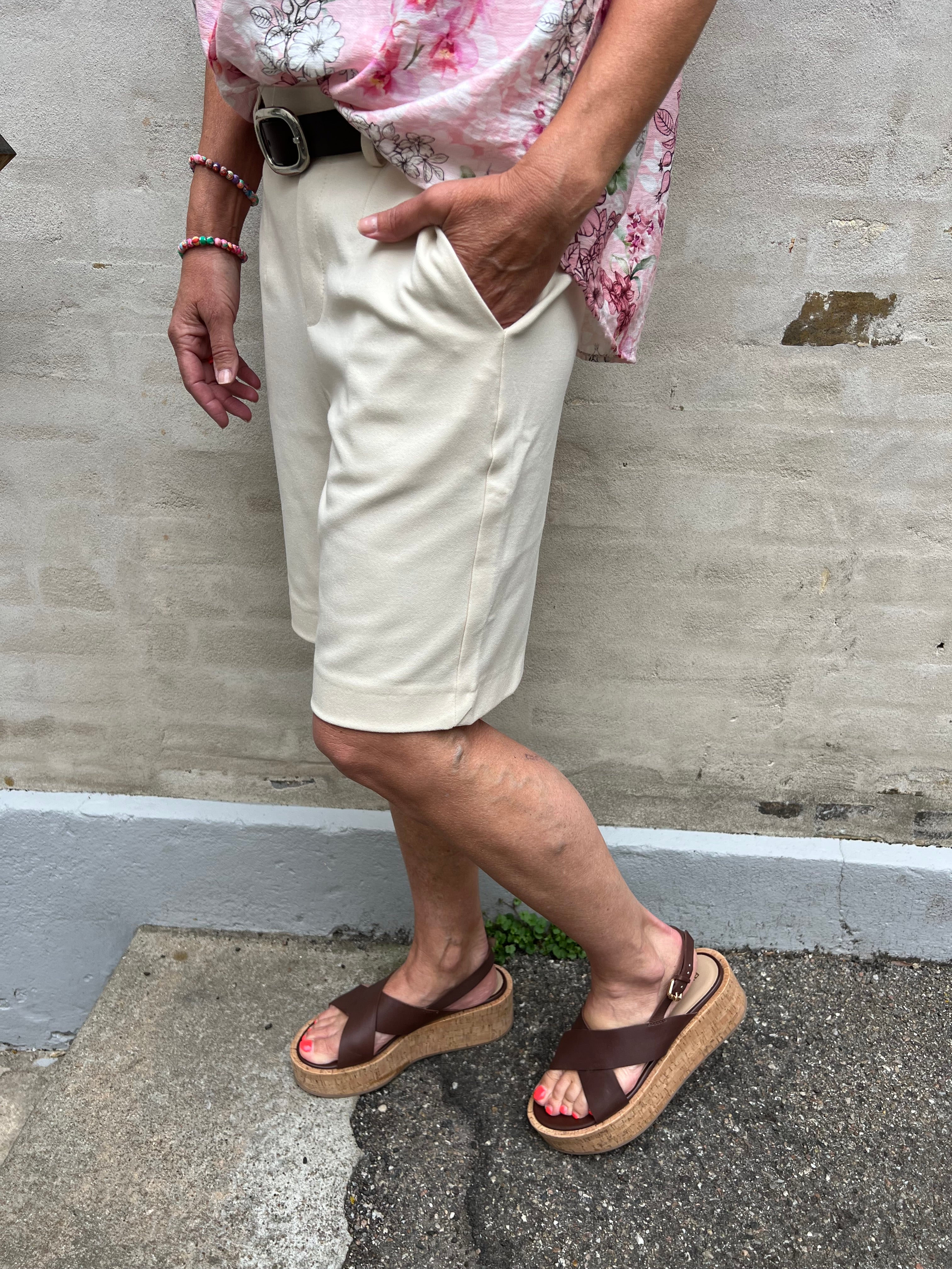 Lisa vida shorts sandshell