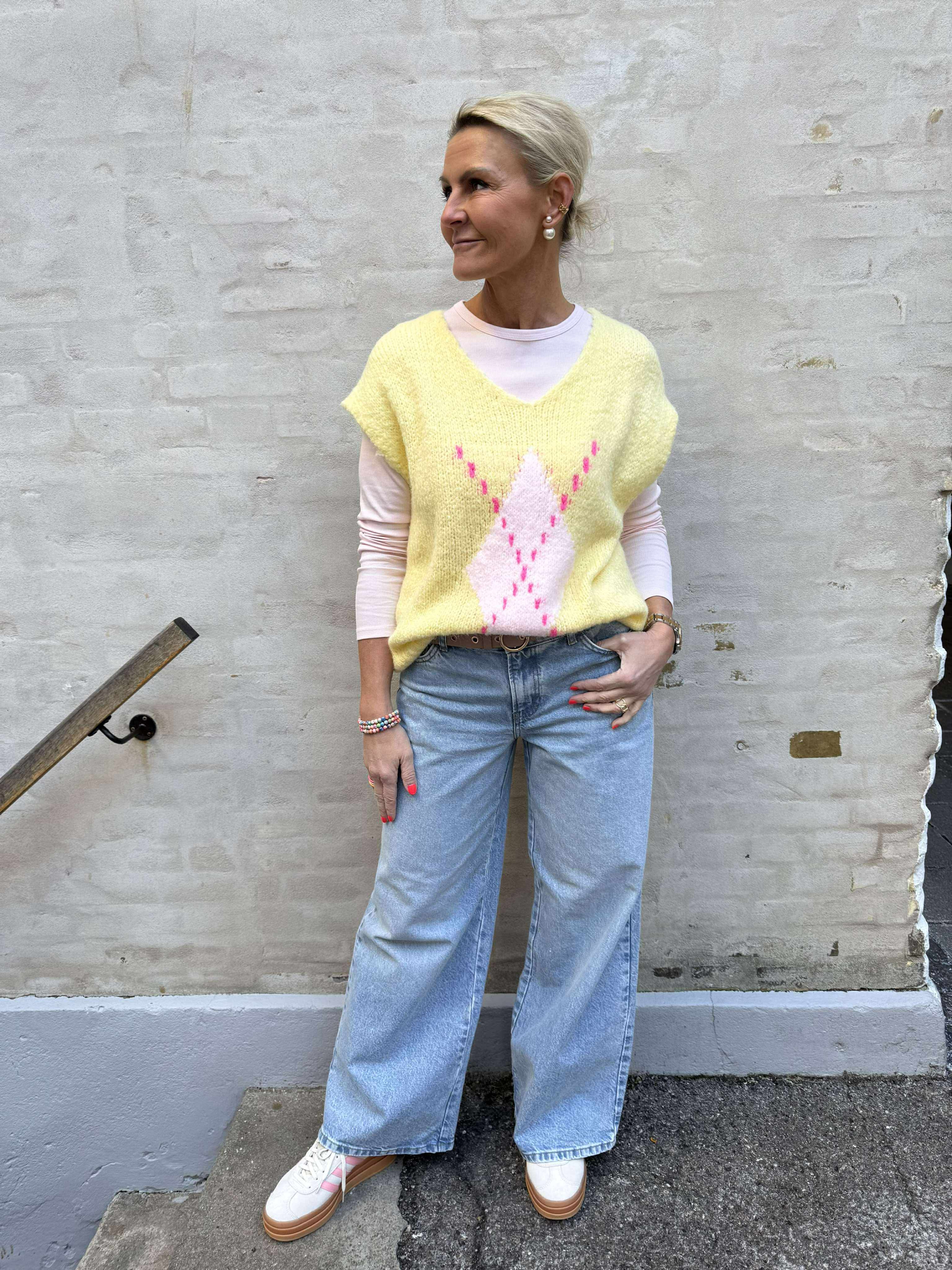 Viola Stickad Väst - Gul