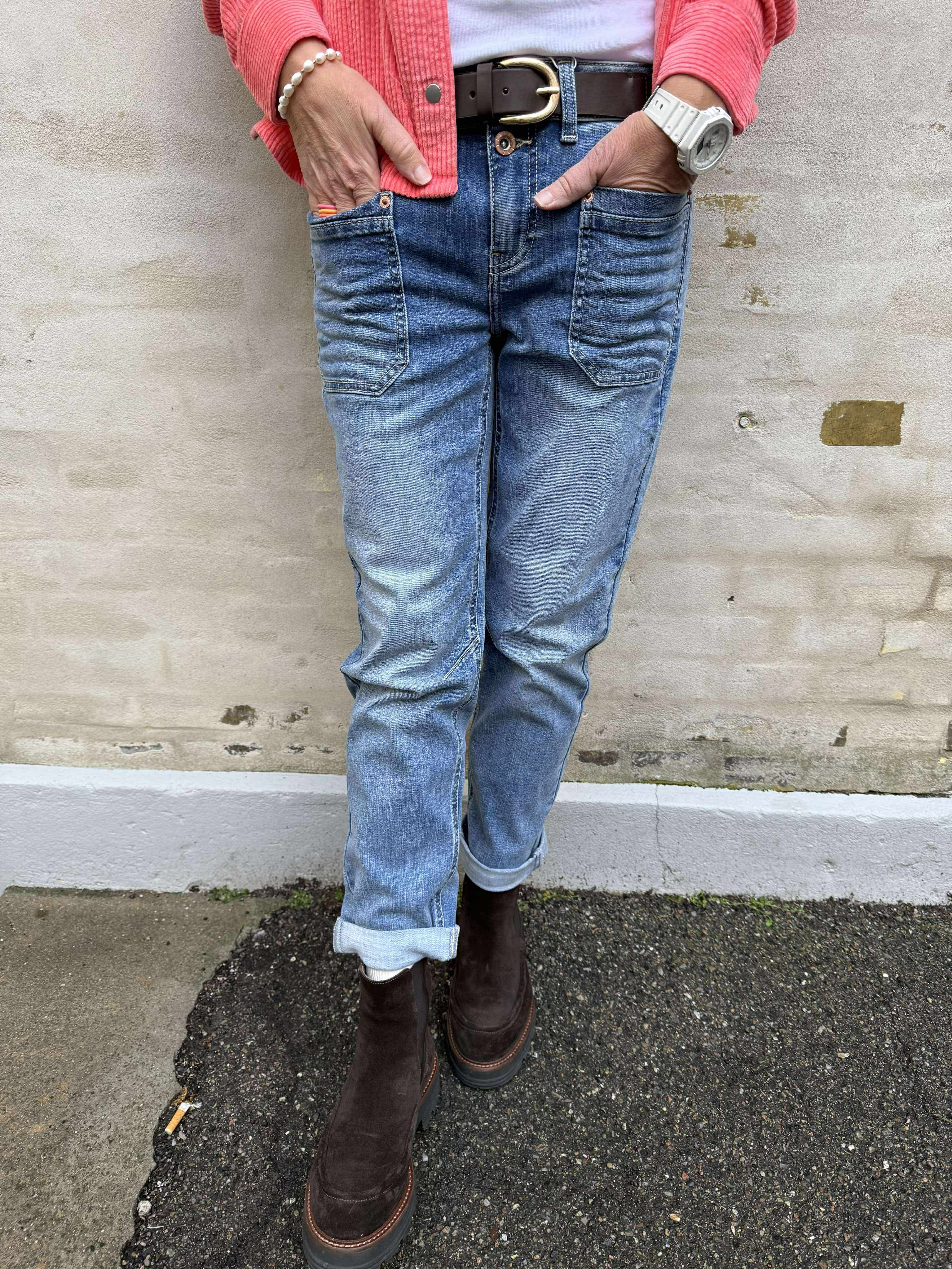 Charlie Boyfriend Jeans - Medium Random Wash