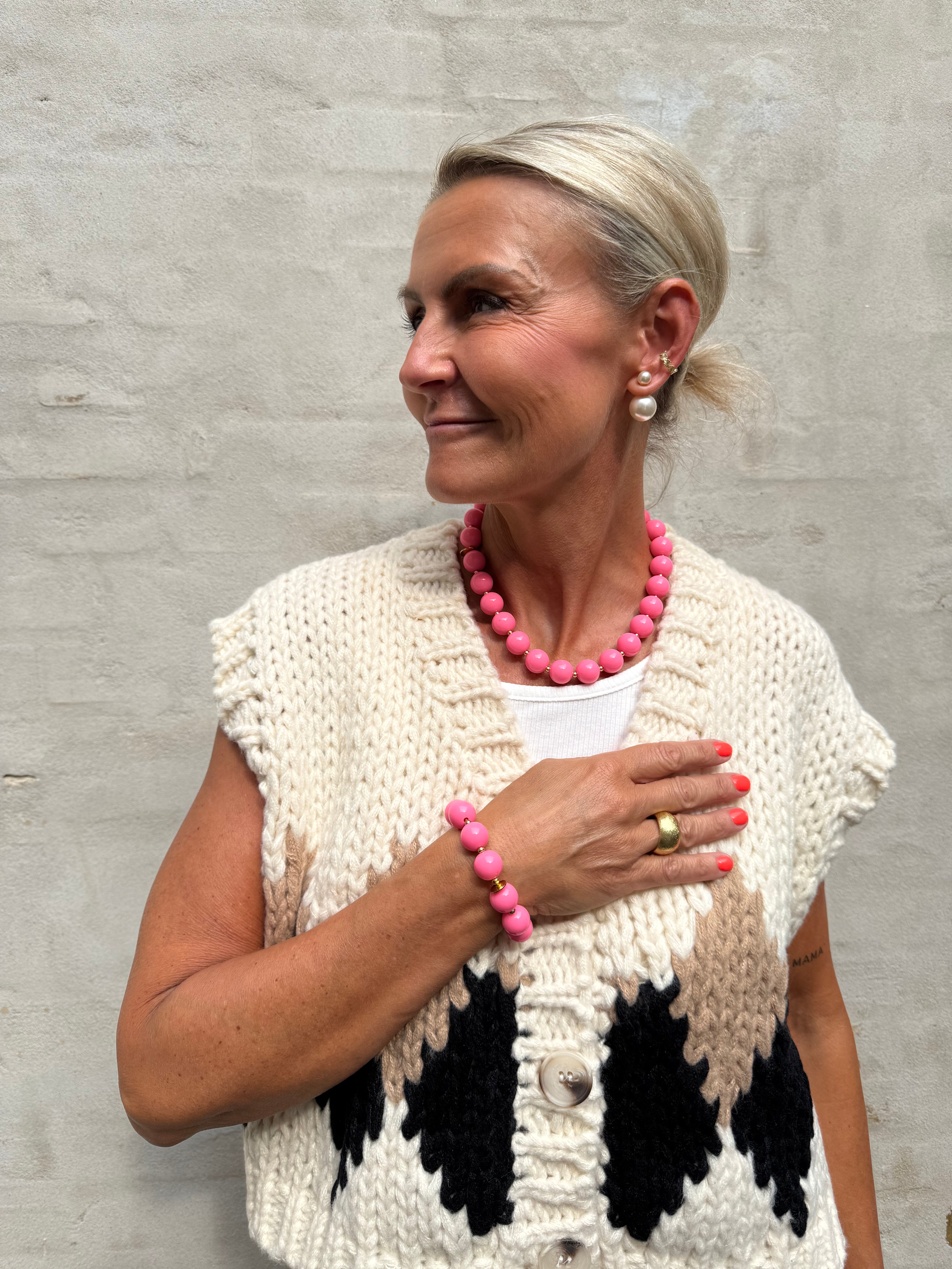 Färgat & Guld Runt Pärlhalsband - Fuschia