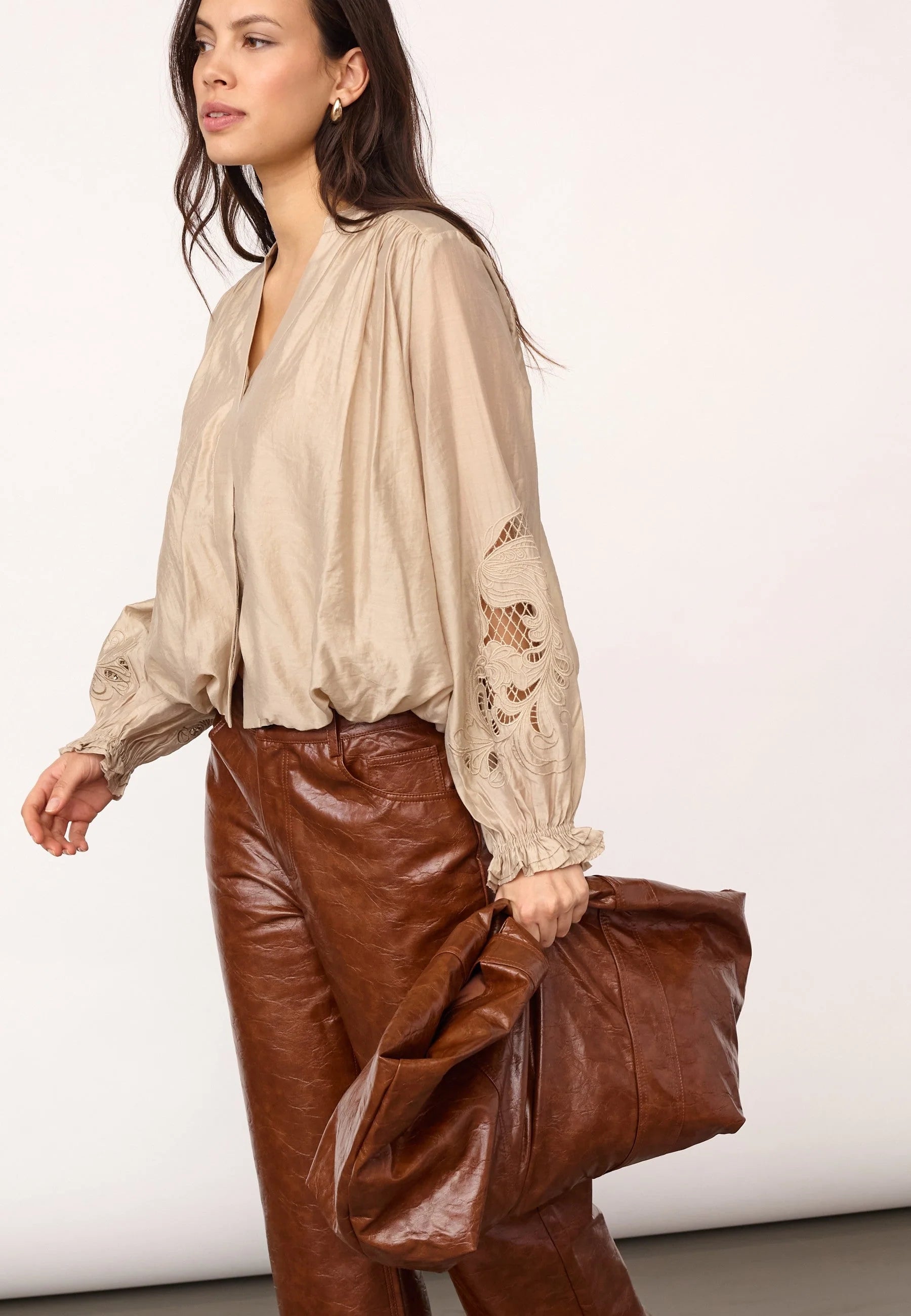 DelinCC Balloon Emb Shirt - Mink