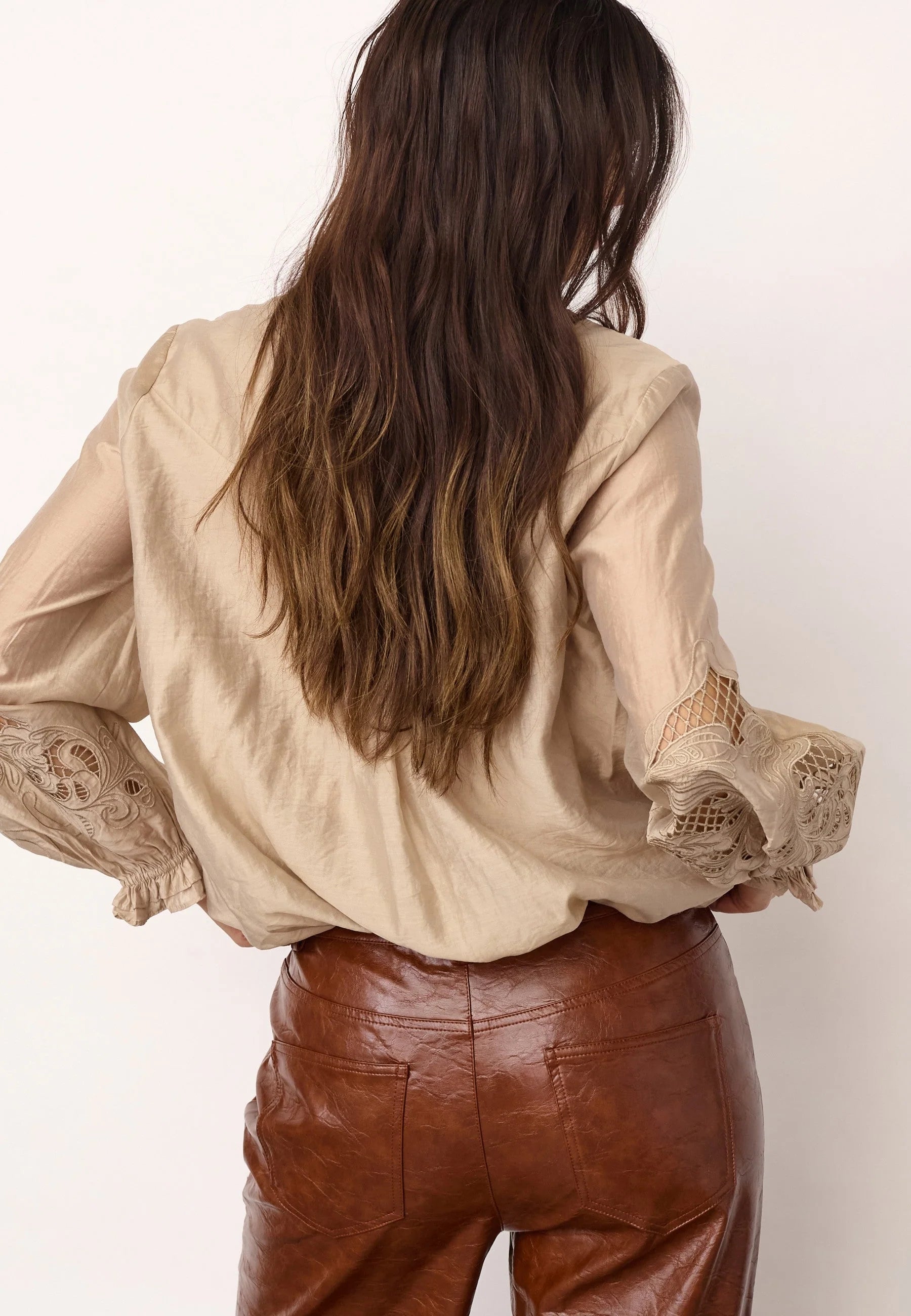 DelinCC Balloon Emb Shirt - Mink