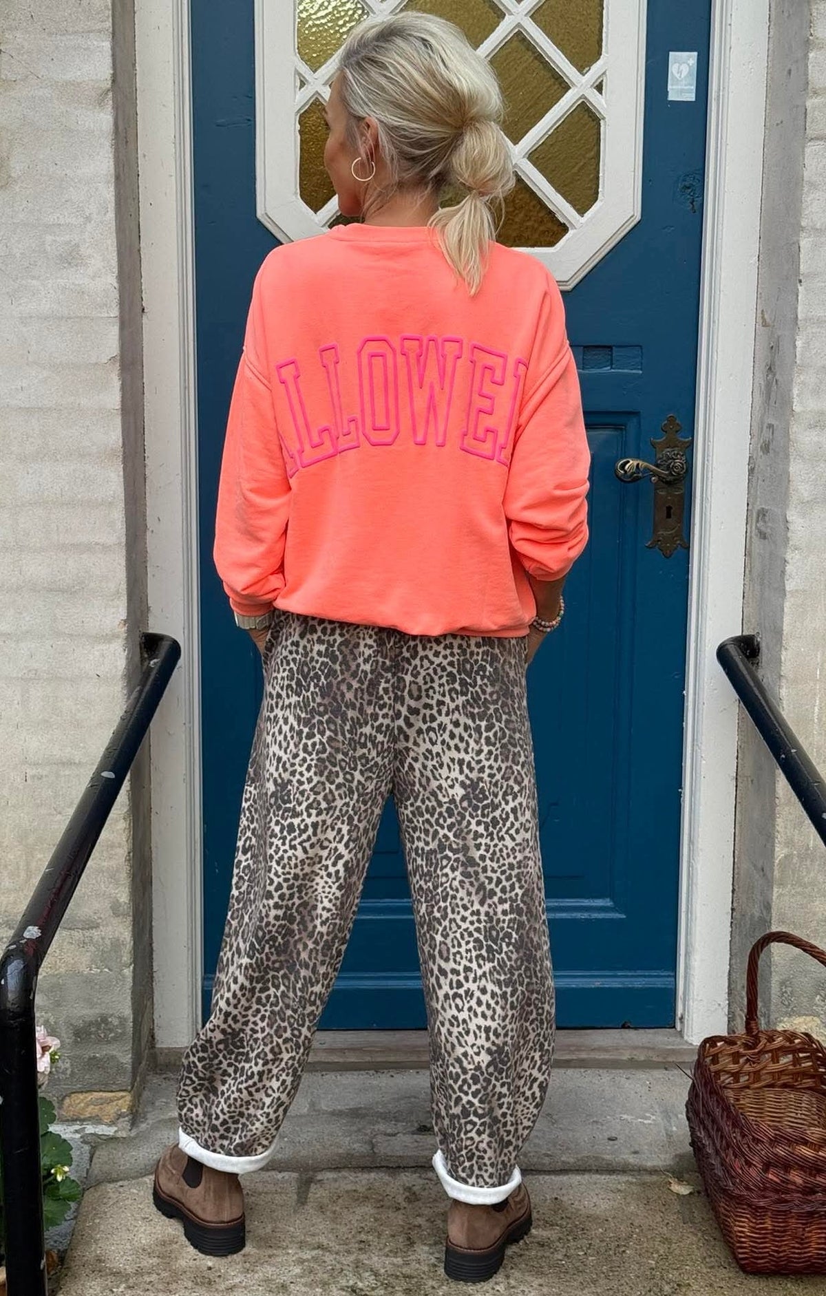 Very Leo Sweatpants - Off White/Black/Beige
