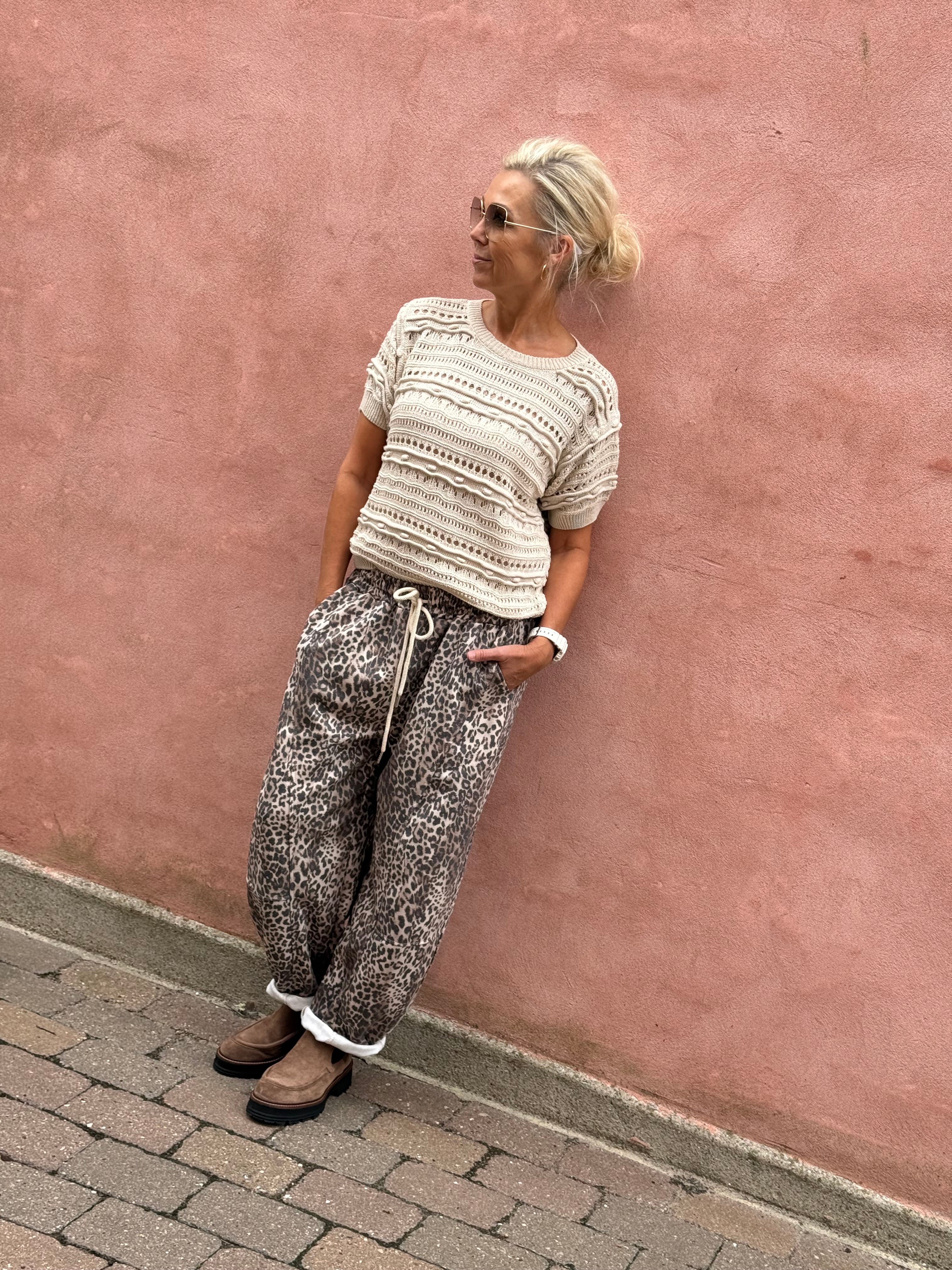 Very Leo Sweatpants - Off White/Black/Beige