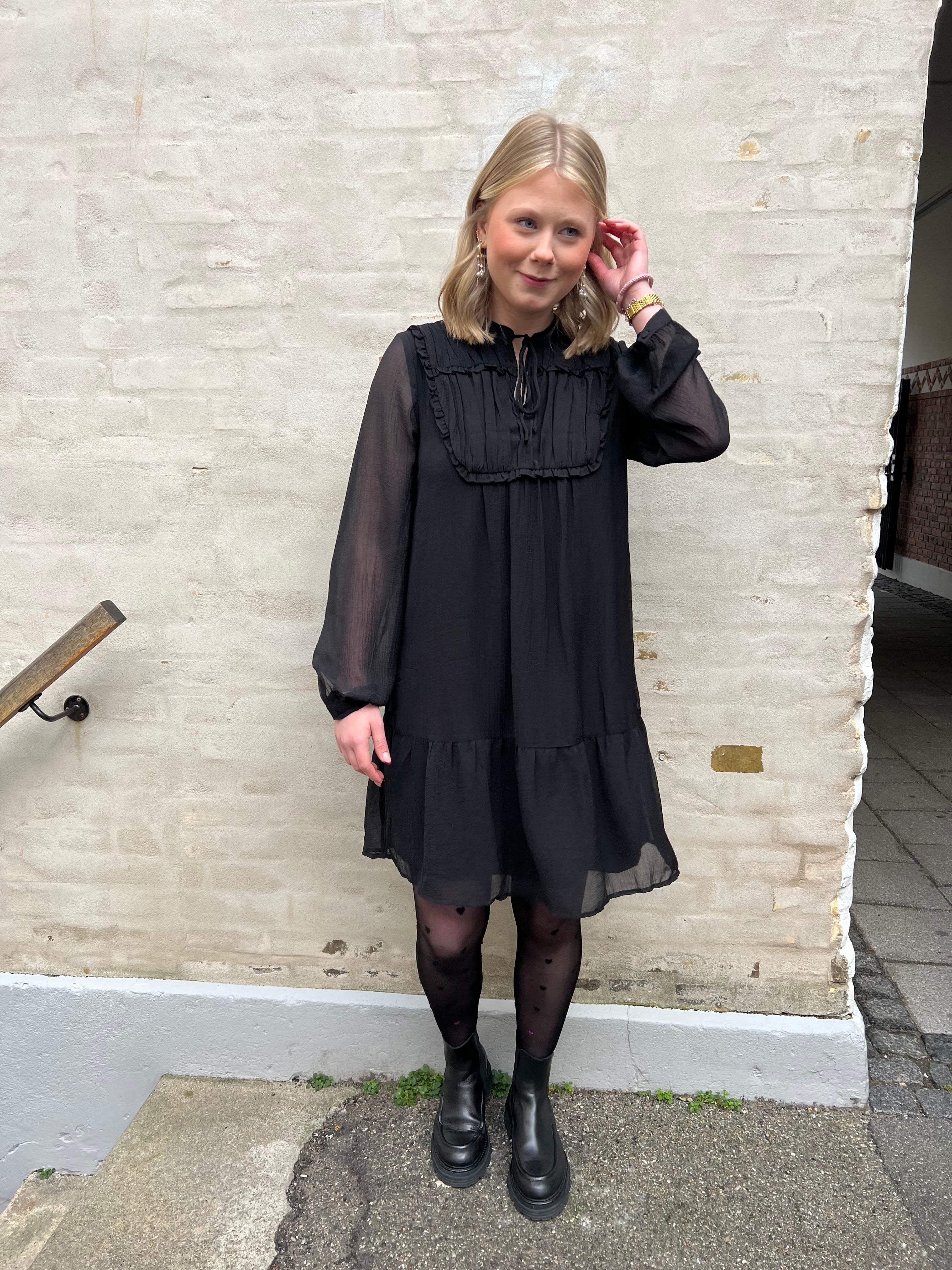 LINEA LS KORT KLÄNNING - Svart