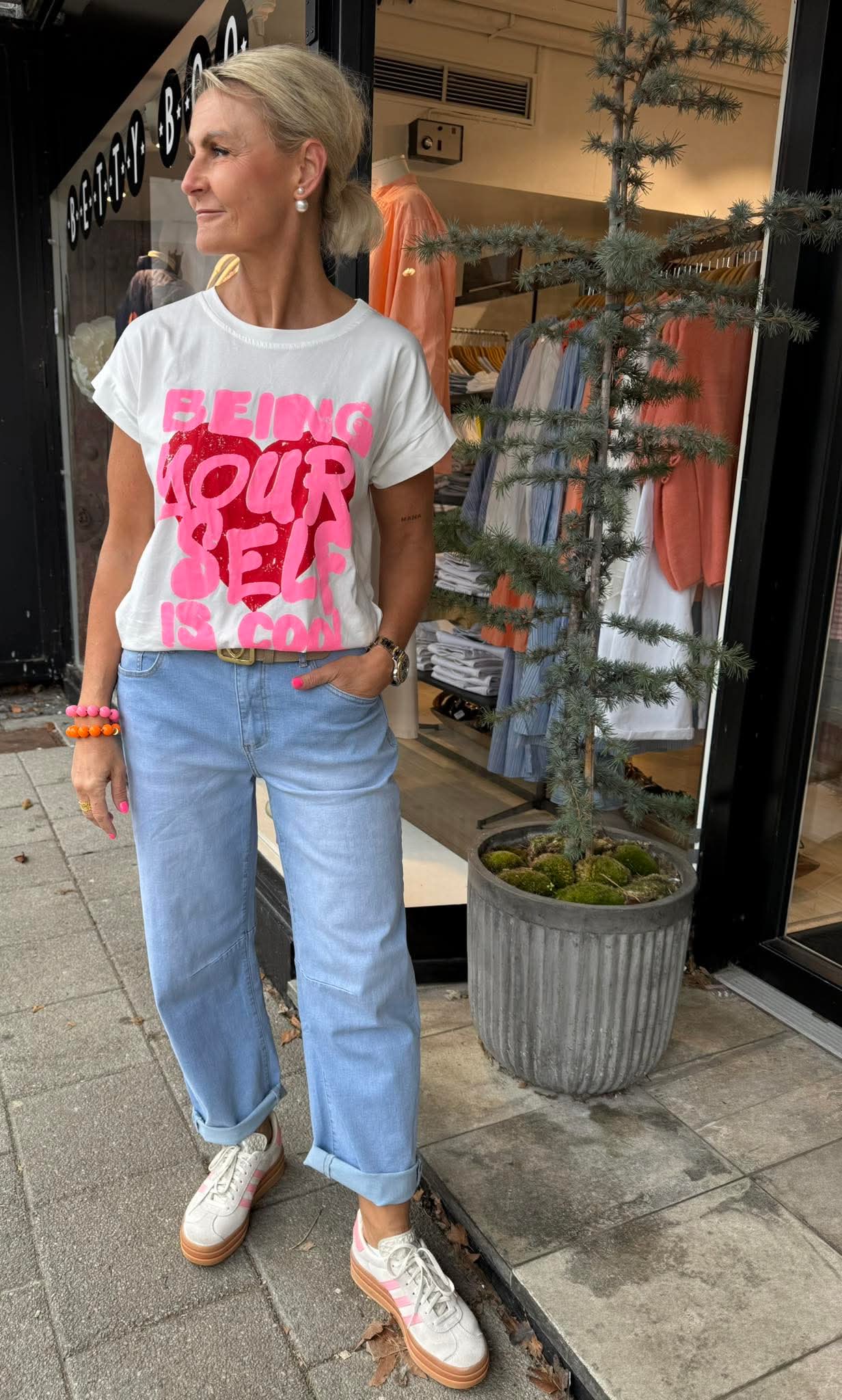 Being Yourself T-shirt - White/Coral