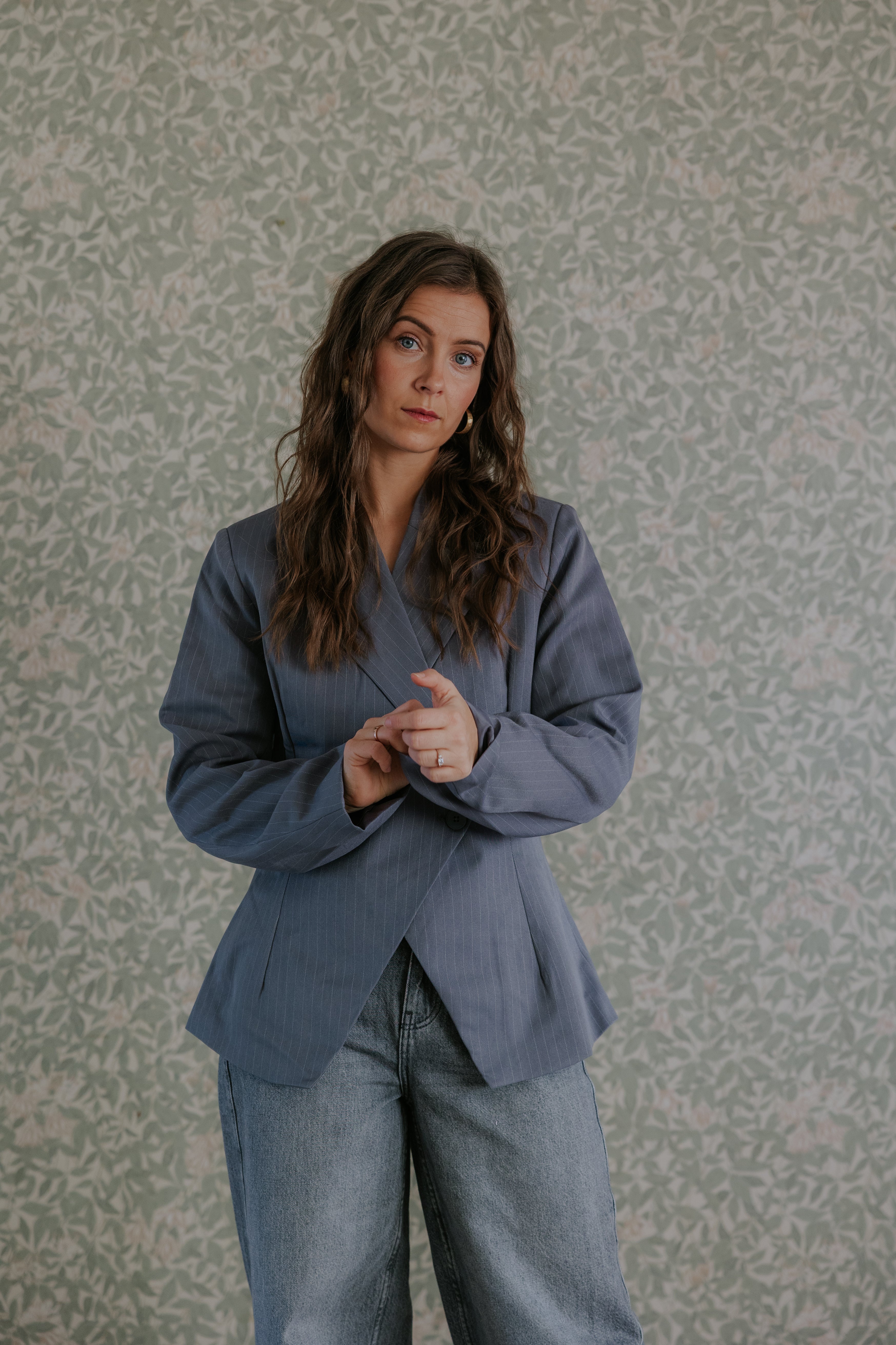 FALKA LS PASSAD NÅLSRIPAD BLAZER - Grå kritstripe