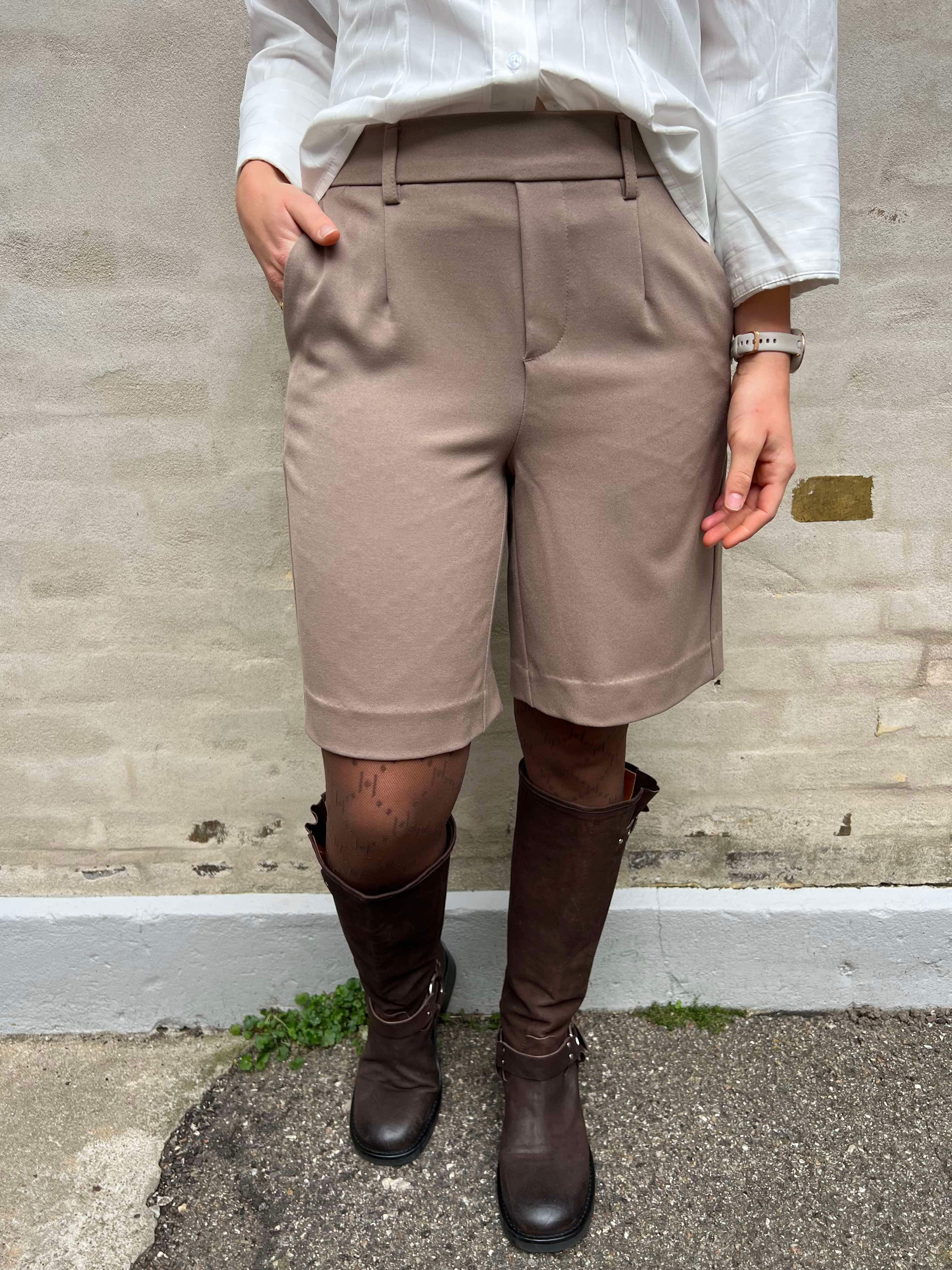 Lisa vida shorts fossil