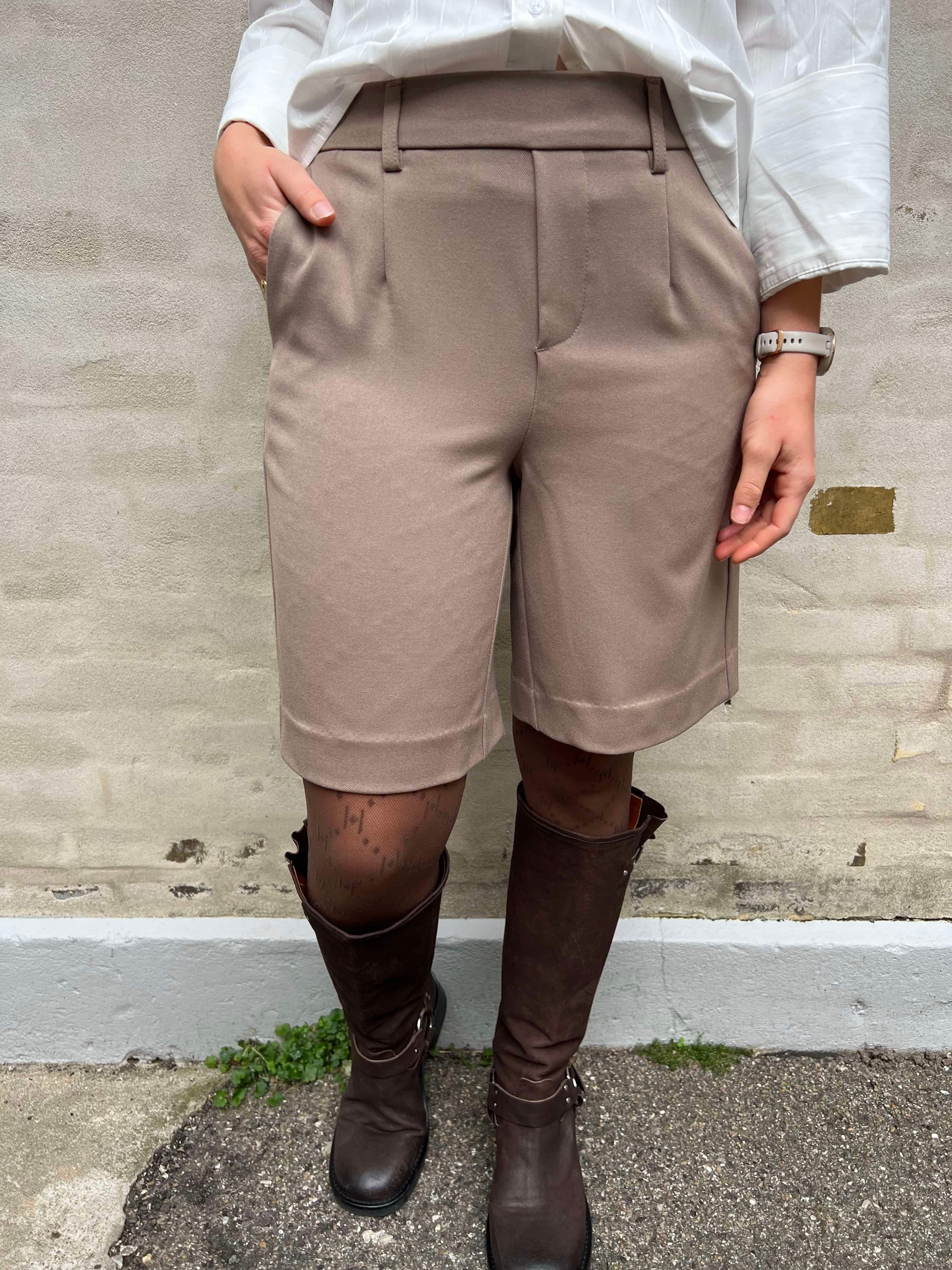 Lisa vida shorts fossil