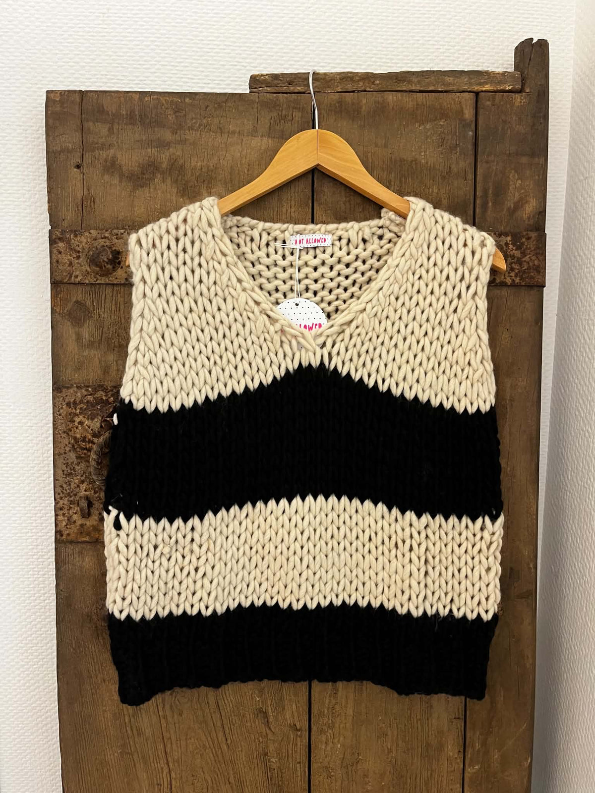 Rudi Knit Vest - White/Black