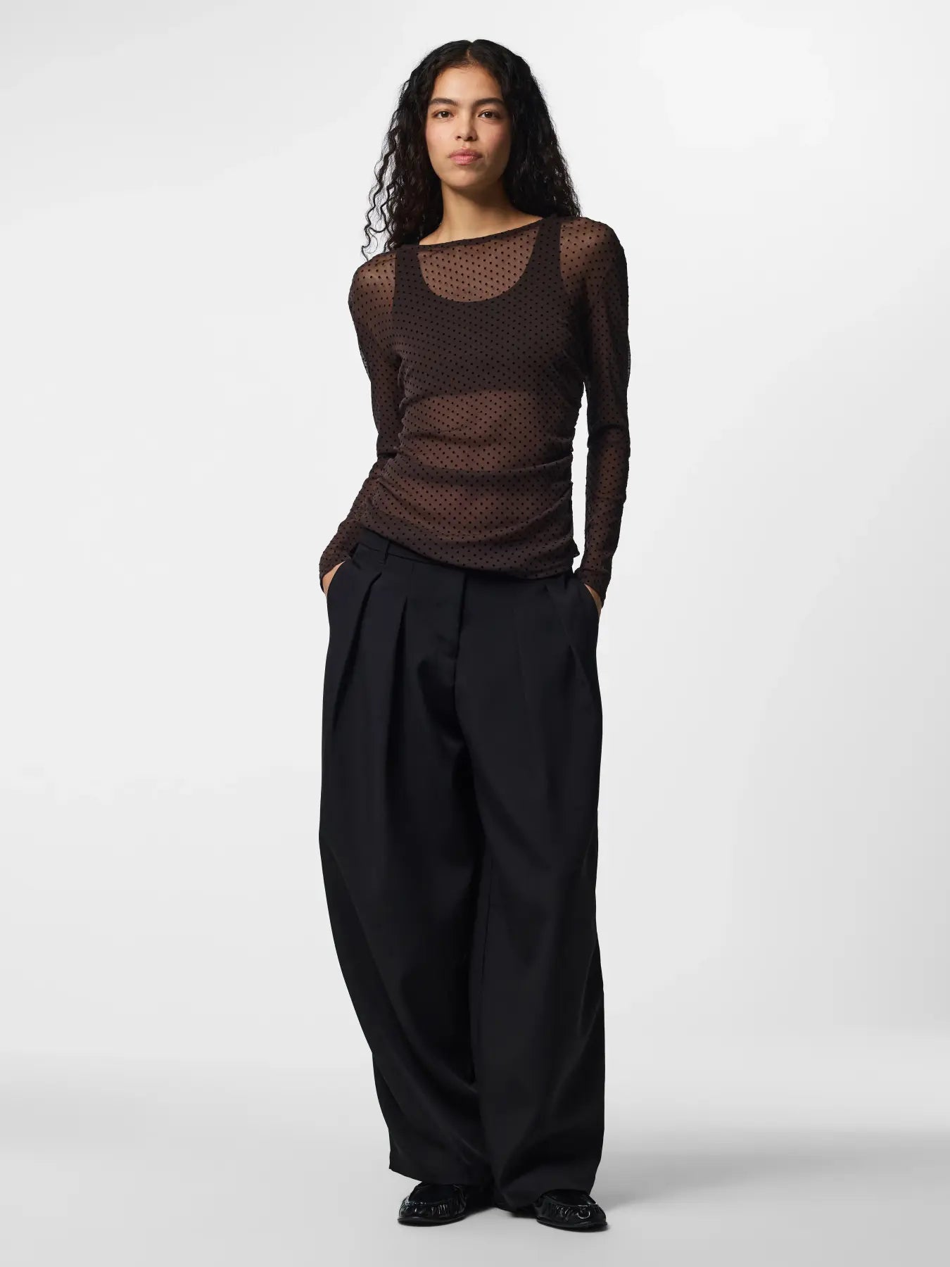 BOBO LS MESH ROUCHING TOP - Hot Fudge/TINY BLACK DOTS