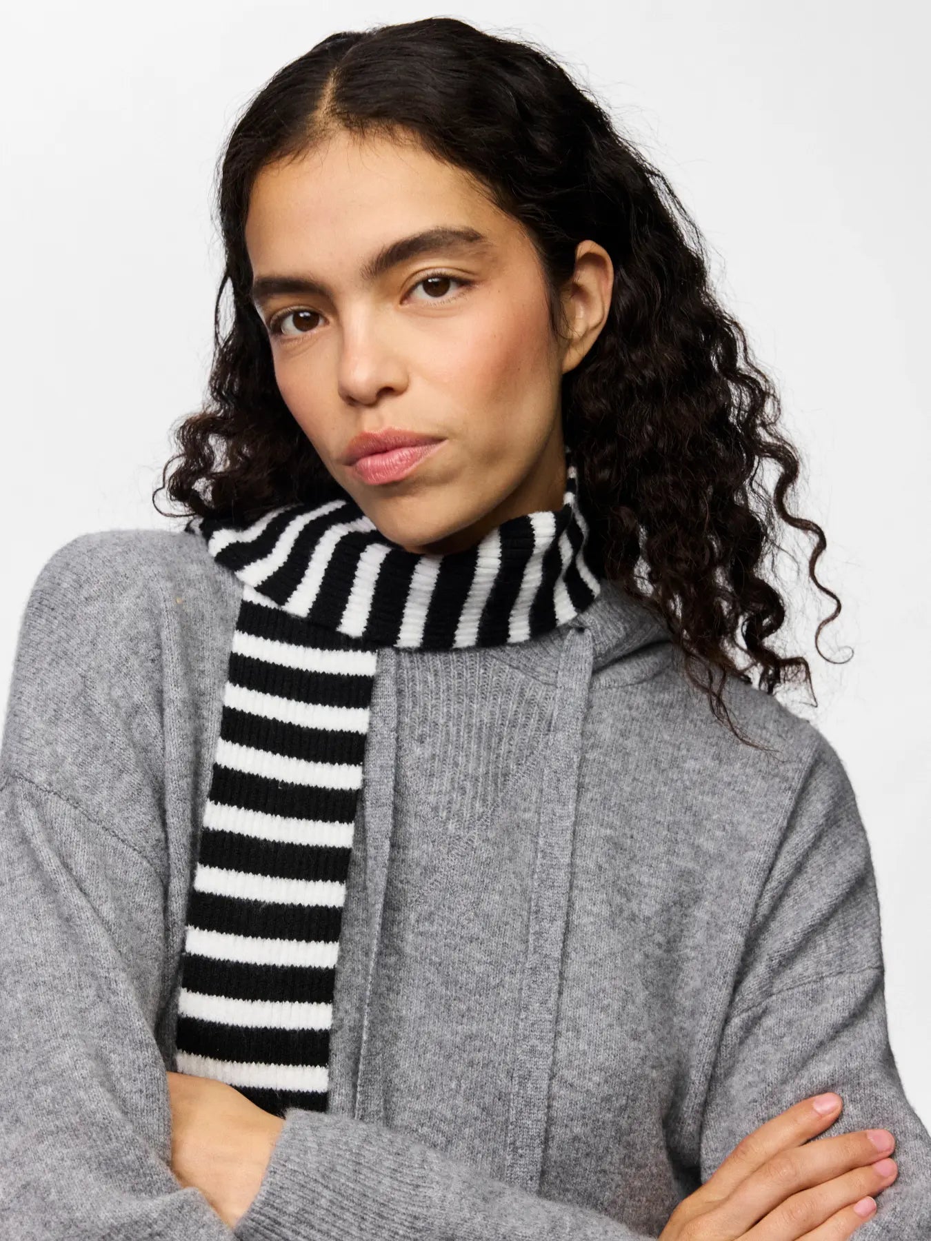 JAYA LONG NARROW SCARF - Black/Bright white