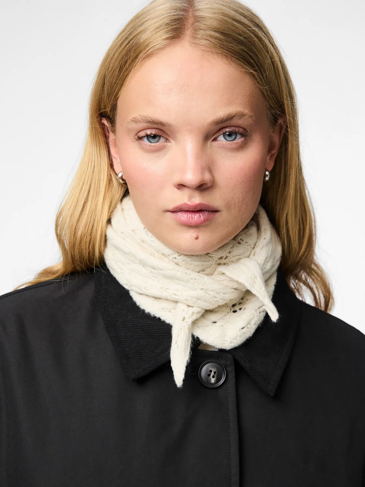 JOELLE TRIANGLE SCARF - Whitecap Gray