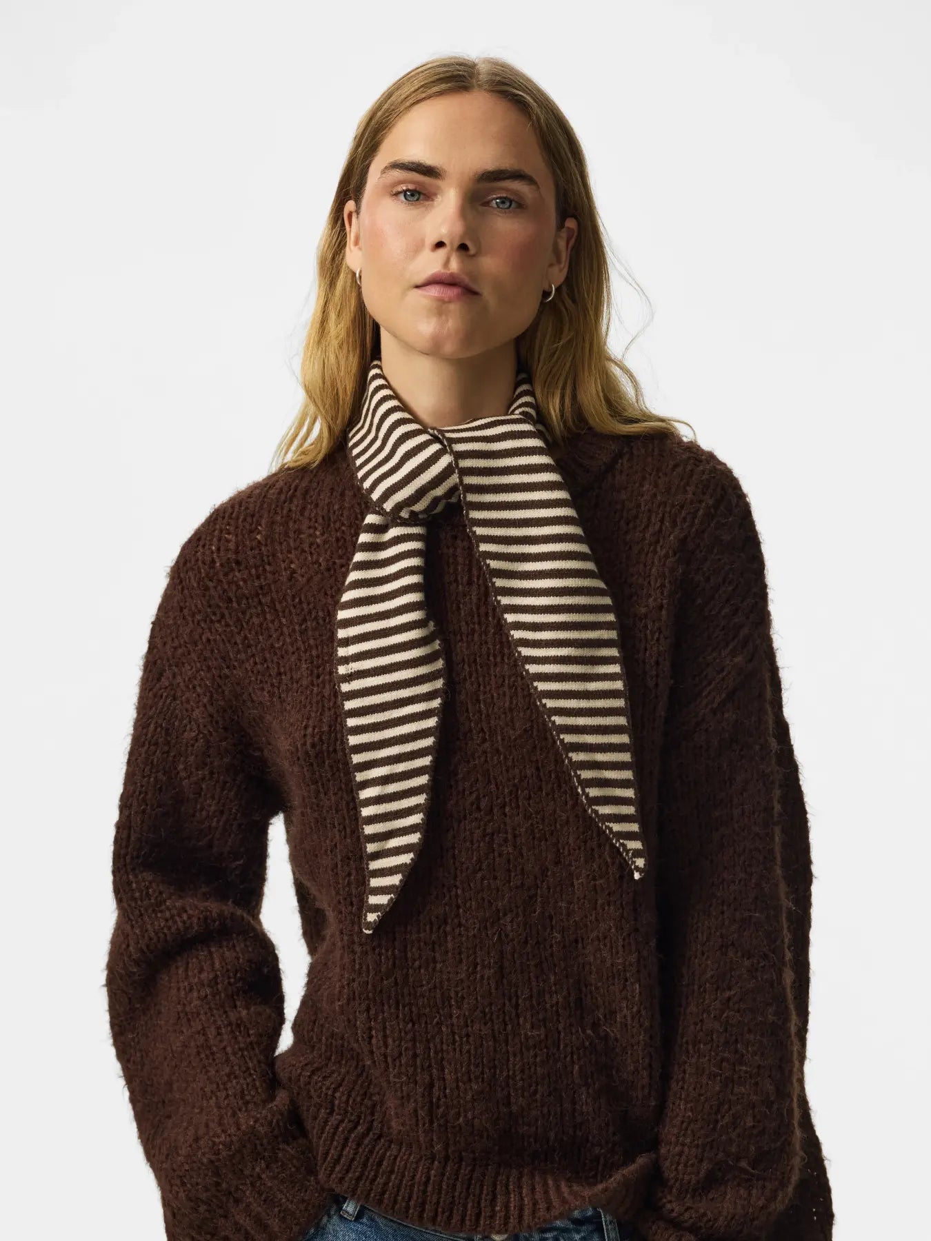 KOMMA TRIANGLE SCARF - Hot Fudge/Whitecap Gray