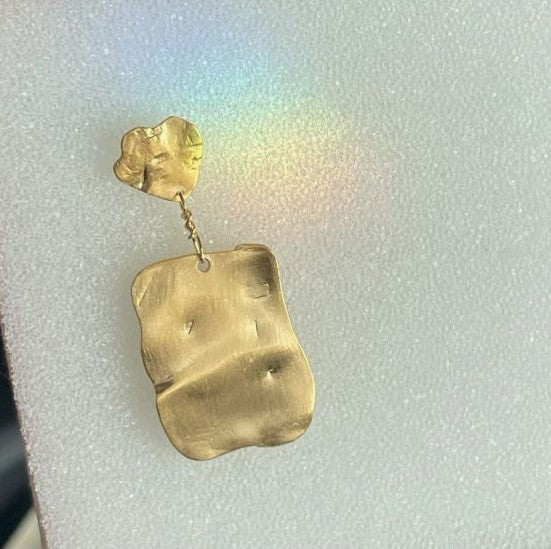 Gyllene reflektionsörhänge